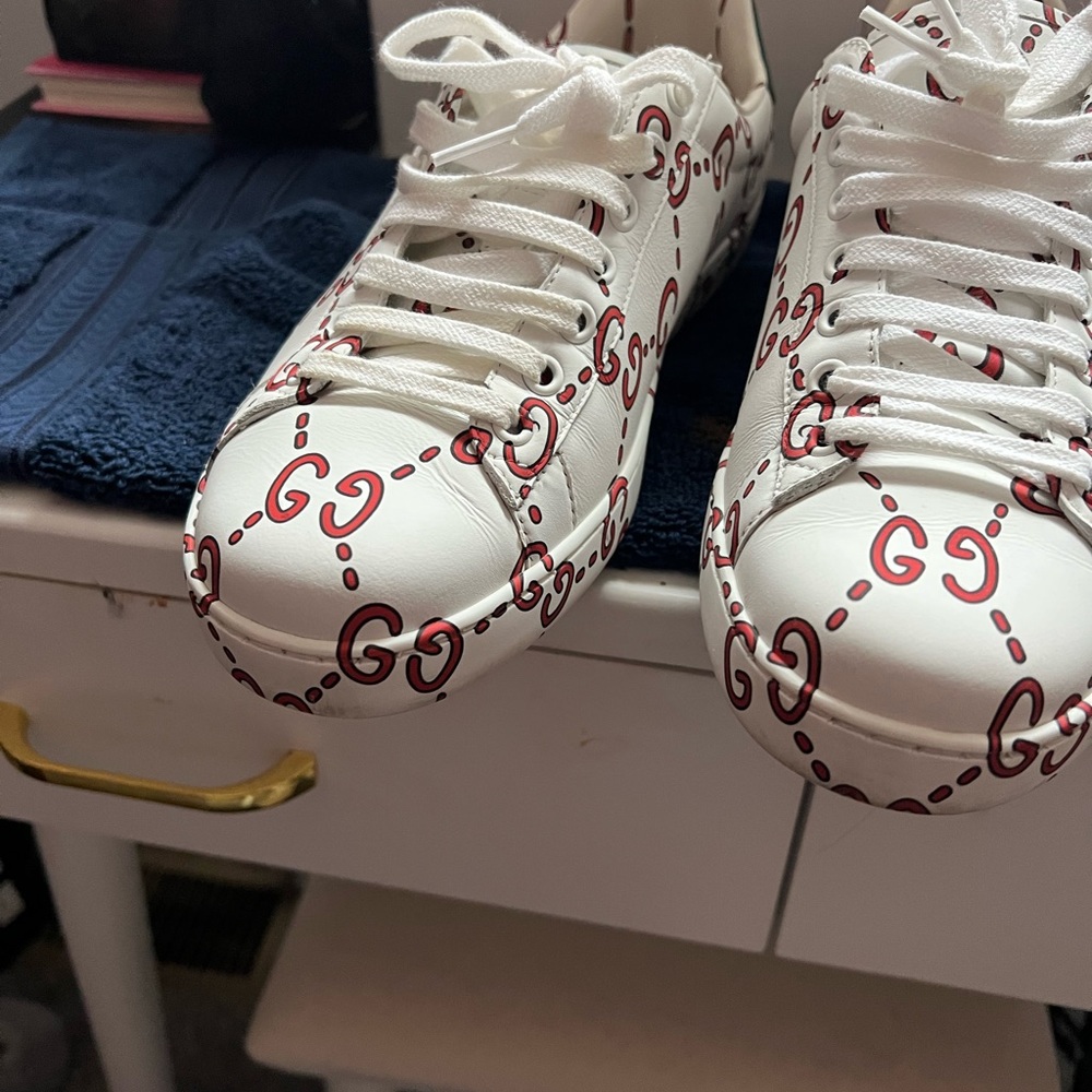 Only worn about 2 to 3 times size 8 10/10